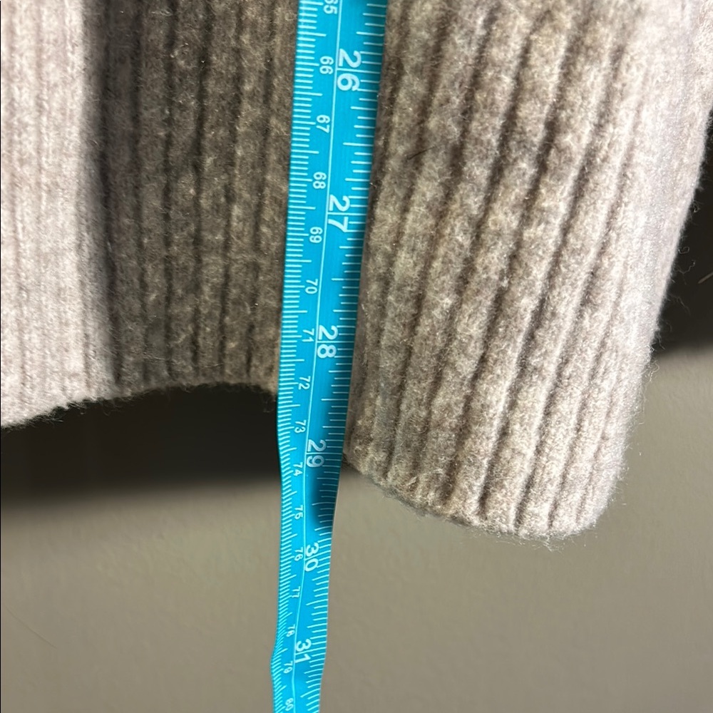 H&M Gray Crew Neck Sweater with Ribbed Texture - Picture 5 of 6